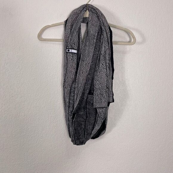 Lululemon White & Black Patterned Poncho, Wrap, Infinity Scarf - Picture 1 of 4